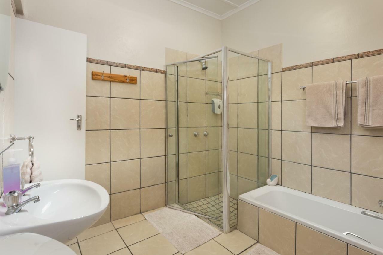 La La Dathel Guesthouse Colesberg Bagian luar foto